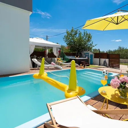 Pet Friendly In With Jacuzzi * Tinj