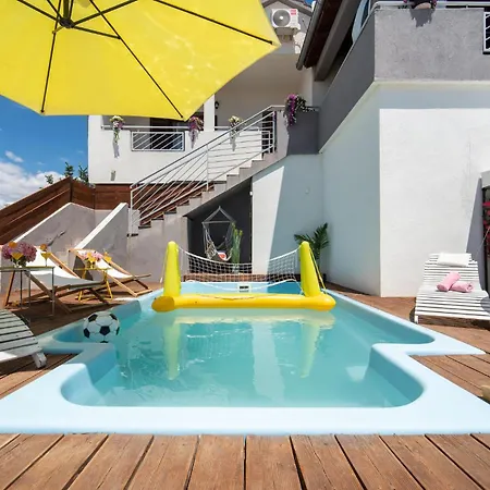 Pet Friendly In With Jacuzzi