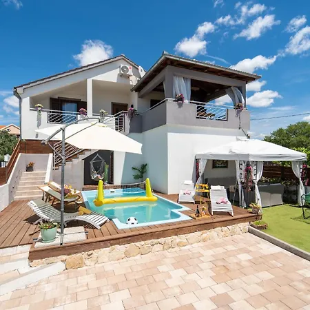 Pet Friendly In With Jacuzzi * Tinj