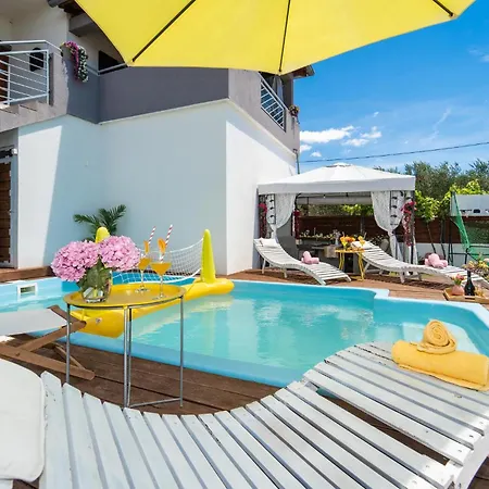 Pet Friendly In With Jacuzzi Lejlighed