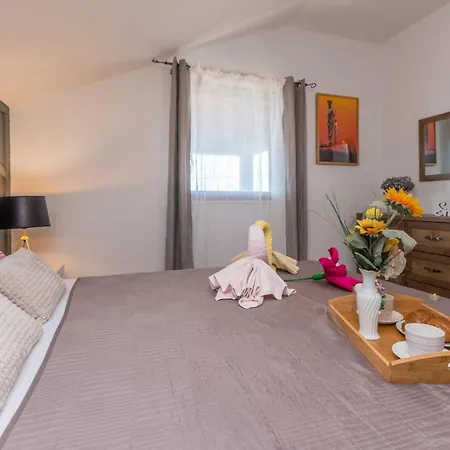 Pet Friendly In With Jacuzzi *
