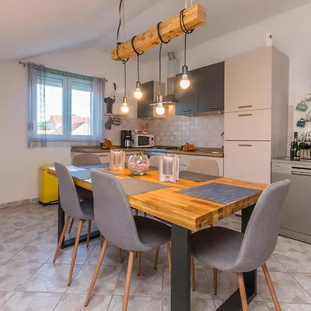 Pet Friendly In With Jacuzzi Apartamento Tinj