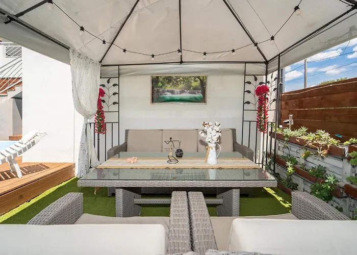 Pet Friendly In With Jacuzzi Apartman