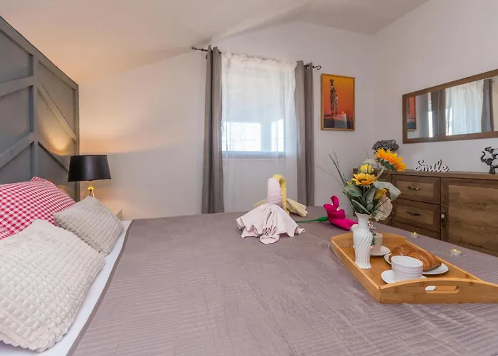 Pet Friendly In With Jacuzzi *