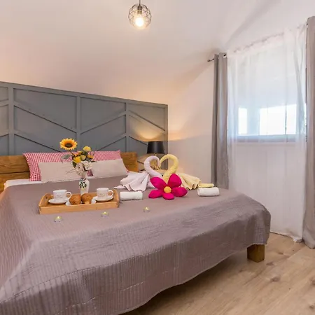 Pet Friendly In With Jacuzzi Appartement Tinj