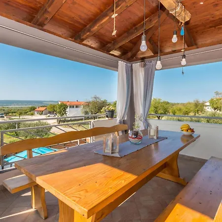 Appartement Pet Friendly In With Jacuzzi Tinj