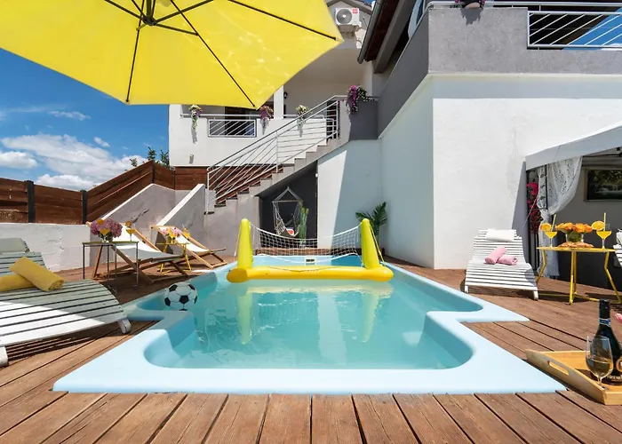 Pet Friendly In With Jacuzzi