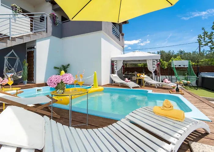 Pet Friendly In With Jacuzzi Апартаменты